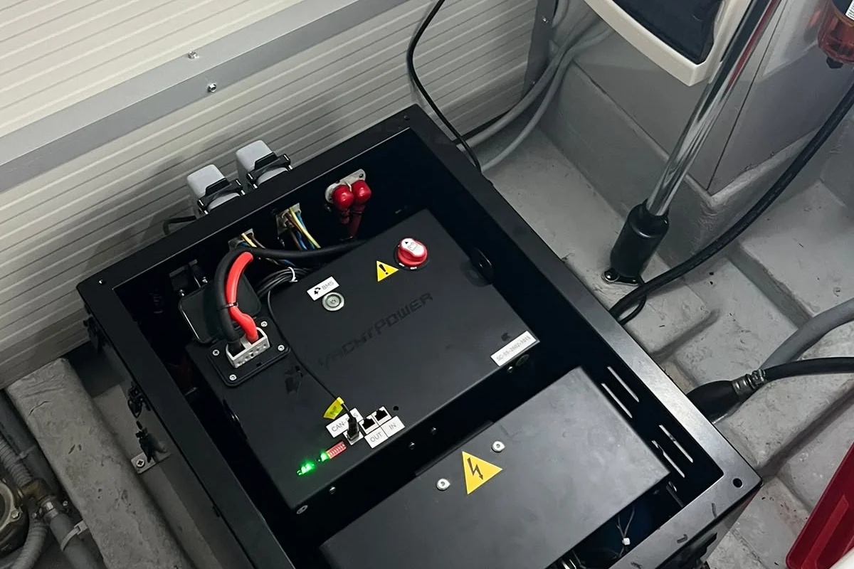 Module de stockage Yacht Power à supercondensateurs installé à bord d'un bateau